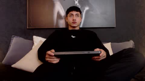 Snapshot of god_of_olympus1 chatting on 01/08/25, 07:24 steven online show from 01/08/25, 07:24