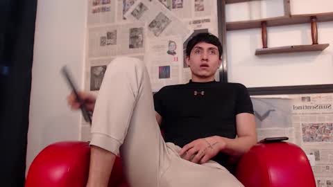 Snapshot of god_of_olympus1 chatting on 12/05/25, 01:42 steven online show from 12/05/25, 01:42