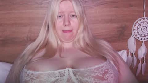 Snapshot of goddess__persephone chatting on 03/16/26, 04:29 Rose online show from 03/16/26, 04:29