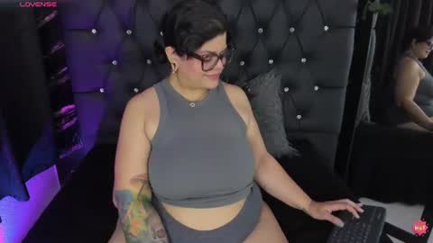 Snapshot of goddess_arethaozz chatting on 06/28/26, 01:06 Aretha online show from 06/28/26, 01:06