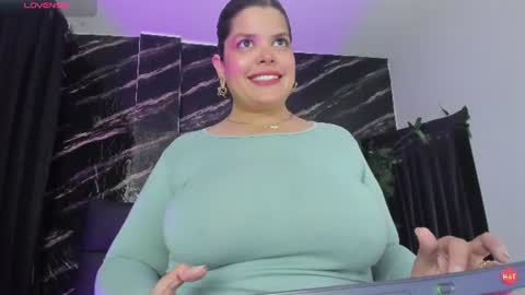 Snapshot of goddess_arethaozz chatting on 07/02/26, 03:23 Aretha online show from 07/02/26, 03:23