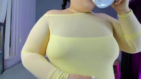 Snapshot of goddess_curvyy chatting on 04/21/26, 11:38 DIOSA online show from 04/21/26, 11:38