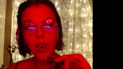 Snapshot of goddess_kehala chatting on 09/20/25, 04:02 Switch Goddess Kehala online show from 09/20/25, 04:02