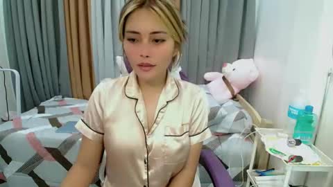Snapshot of goddess_kendr chatting on 03/12/26, 11:33 kendra online show from 03/12/26, 11:33