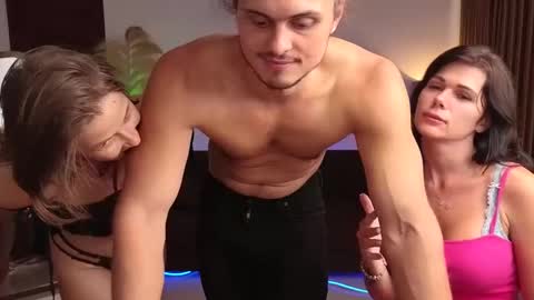   330 UTC2 girls   online show from 12/05/24, 06:21