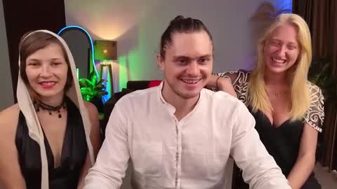   330 UTC2 girls   online show from 12/13/24, 03:38