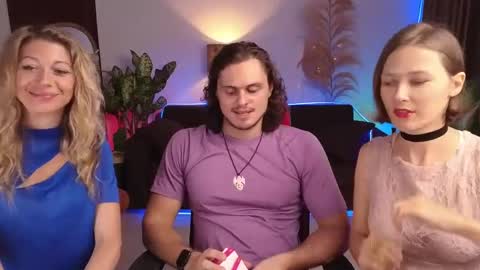   330 UTC2 girls   online show from 01/12/25, 03:28