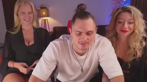   330 UTC2 girls   online show from 02/12/25, 03:18