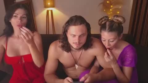   330 UTC2 girls   online show from 03/12/25, 06:29