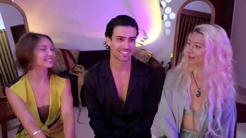 Snapshot of goddess_marylin chatting on 04/15/26, 02:40 330 UTC2 girls online show from 04/15/26, 02:40