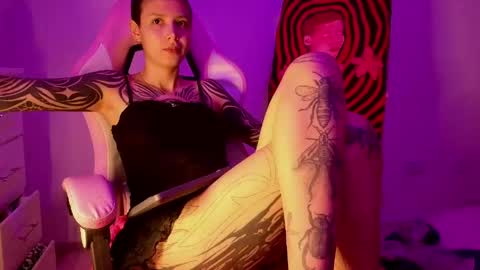 Snapshot of goddess_vee_ chatting on 04/01/26, 11:24 vee online show from 04/01/26, 11:24