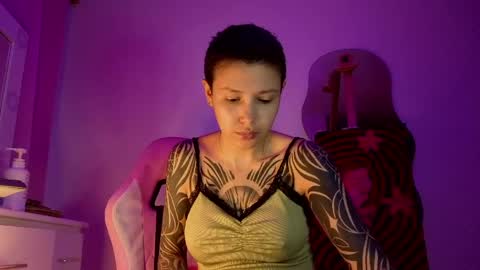 Snapshot of goddess_vee_ chatting on 04/11/26, 11:31 vee online show from 04/11/26, 11:31