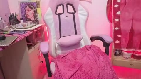 Snapshot of goddess_vee_ chatting on 07/15/26, 01:11 vee online show from 07/15/26, 01:11