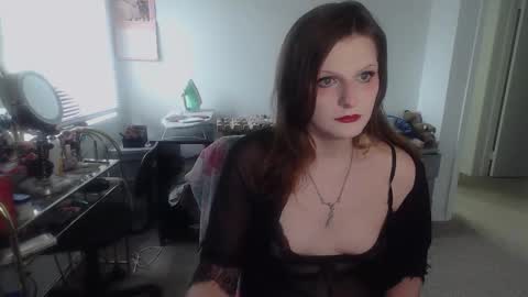 Snapshot of goddess_vertigo52 chatting on 11/26/25, 04:52 Goddess of Insanity online show from 11/26/25, 04:52