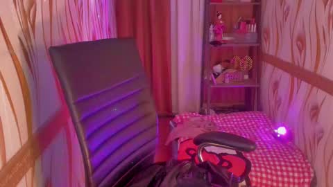 Snapshot of goddessbarbiecum4u chatting on 01/21/25, 07:47 Barbie Brown online show from 01/21/25, 07:47