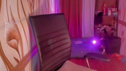 Snapshot of goddessbarbiecum4u chatting on 10/18/25, 06:37 Barbie Brown online show from 10/18/25, 06:37