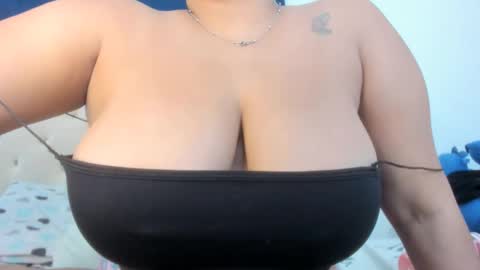 Snapshot of goddesschanell chatting on 11/08/25, 12:44 CHANELL online show from 11/08/25, 12:44