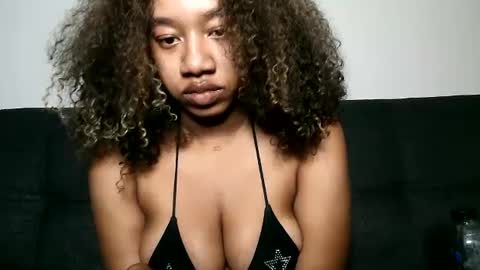 Snapshot of goddessdaisysky chatting on 01/12/25, 03:49 Goddess Daisy Sky online show from 01/12/25, 03:49