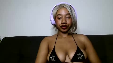 Snapshot of goddessdaisysky chatting on 01/26/25, 01:31 Goddess Daisy Sky online show from 01/26/25, 01:31