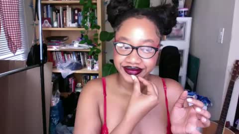 Snapshot of goddessdaisysky chatting on 09/10/25, 06:52 Goddess Daisy Sky online show from 09/10/25, 06:52