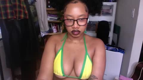 Snapshot of goddessdaisysky chatting on 09/26/25, 04:55 Goddess Daisy Sky online show from 09/26/25, 04:55