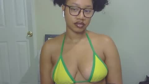 Snapshot of goddessdaisysky chatting on 10/22/25, 05:02 Goddess Daisy Sky online show from 10/22/25, 05:02