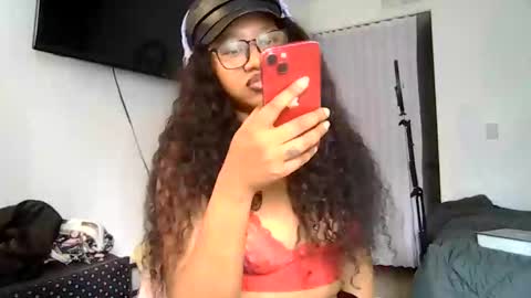 Snapshot of goddessdaisysky chatting on 04/10/26, 05:50 Goddess Daisy Sky online show from 04/10/26, 05:50