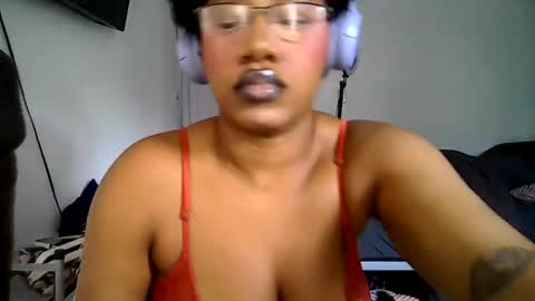 Snapshot of goddessdaisysky chatting on 06/09/26, 12:44 Goddess Daisy Sky online show from 06/09/26, 12:44