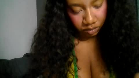 Snapshot of goddessdaisysky chatting on 06/12/26, 03:05 Goddess Daisy Sky online show from 06/12/26, 03:05