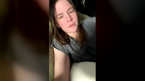 Snapshot of goddessdeezy chatting on 12/20/25, 04:19 goddessdeezy online show from 12/20/25, 04:19