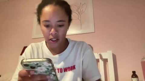 Snapshot of goddesselxo chatting on 05/19/26, 06:25 Goddess L online show from 05/19/26, 06:25
