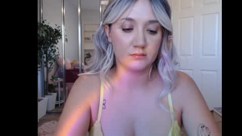 Snapshot of goddessemmy chatting on 11/07/25, 01:22 Goddess Emmy online show from 11/07/25, 01:22