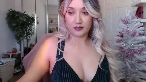 Snapshot of goddessemmy chatting on 12/16/25, 07:08 Goddess Emmy online show from 12/16/25, 07:08