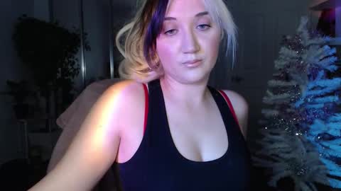 Snapshot of goddessemmy chatting on 12/19/25, 05:47 Goddess Emmy online show from 12/19/25, 05:47