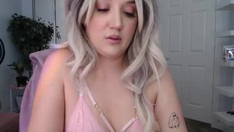 Snapshot of goddessemmy chatting on 03/04/26, 09:10 Goddess Emmy online show from 03/04/26, 09:10