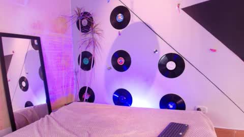 Snapshot of goddessjulieta chatting on 12/19/25, 07:10 Julieta online show from 12/19/25, 07:10