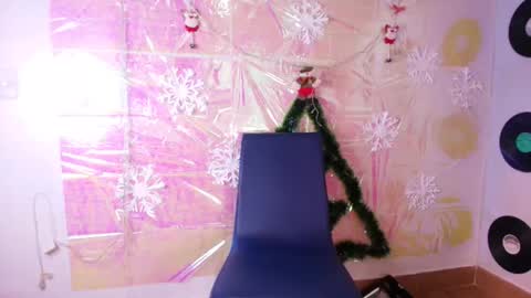 Snapshot of goddessjulieta chatting on 12/21/25, 08:16 Julieta online show from 12/21/25, 08:16