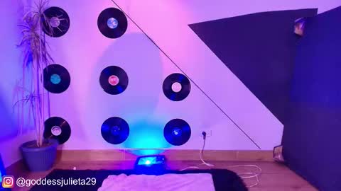 Snapshot of goddessjulieta chatting on 03/18/26, 06:44 Julieta online show from 03/18/26, 06:44