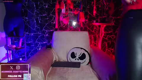 Snapshot of goddessjuliettenoiir chatting on 04/17/26, 11:02 Goddes Juliette Noiir online show from 04/17/26, 11:02