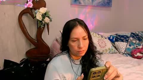 Snapshot of goddessnahi chatting on 07/24/26, 01:03 Naih Reyes online show from 07/24/26, 01:03