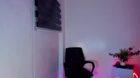 JENNIFER online show from 09/16/25, 05:47