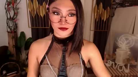 Snapshot of goddessquinnie chatting on 01/31/25, 01:54 quinnie online show from 01/31/25, 01:54