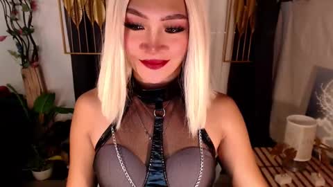 Snapshot of goddessquinnie chatting on 03/03/25, 01:21 quinnie online show from 03/03/25, 01:21
