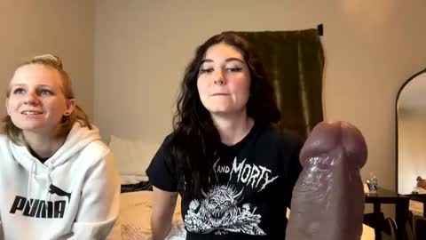 Snapshot of goddessshadowraven chatting on 12/14/24, 05:47 Goddess Raven online show from 12/14/24, 05:47