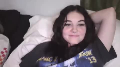 Snapshot of goddessshadowraven chatting on 12/18/24, 01:59 Goddess Raven online show from 12/18/24, 01:59