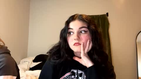 Snapshot of goddessshadowraven chatting on 12/20/24, 12:19 Goddess Raven online show from 12/20/24, 12:19