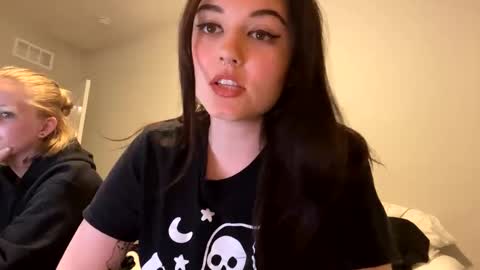 Snapshot of goddessshadowraven chatting on 01/04/25, 12:59 Goddess Raven online show from 01/04/25, 12:59