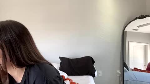 Snapshot of goddessshadowraven chatting on 01/04/25, 04:00 Goddess Raven online show from 01/04/25, 04:00