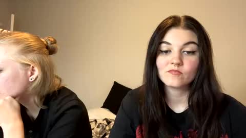 Snapshot of goddessshadowraven chatting on 01/04/25, 10:45 Goddess Raven online show from 01/04/25, 10:45