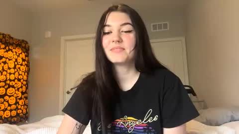 Snapshot of goddessshadowraven chatting on 01/22/25, 04:23 Goddess Raven online show from 01/22/25, 04:23